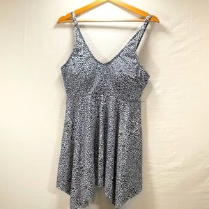 Phortric tanking top size M. Black & white animal print. NWT Adjustable straps.